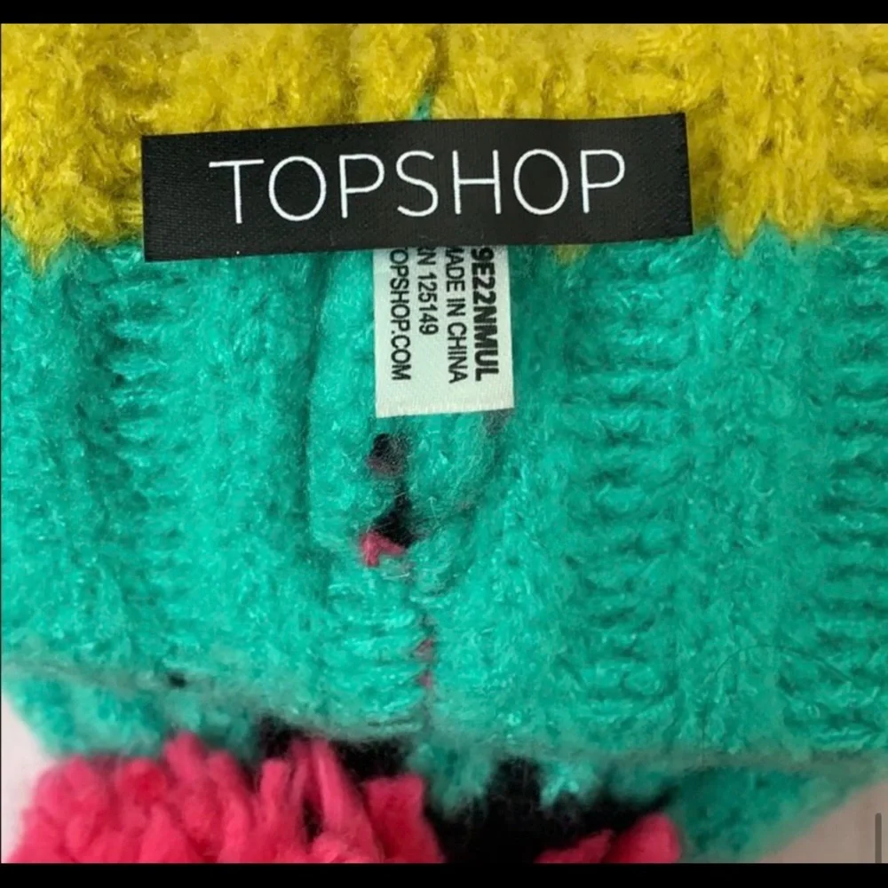 🌻 Topshop Striped Pompom Beanie